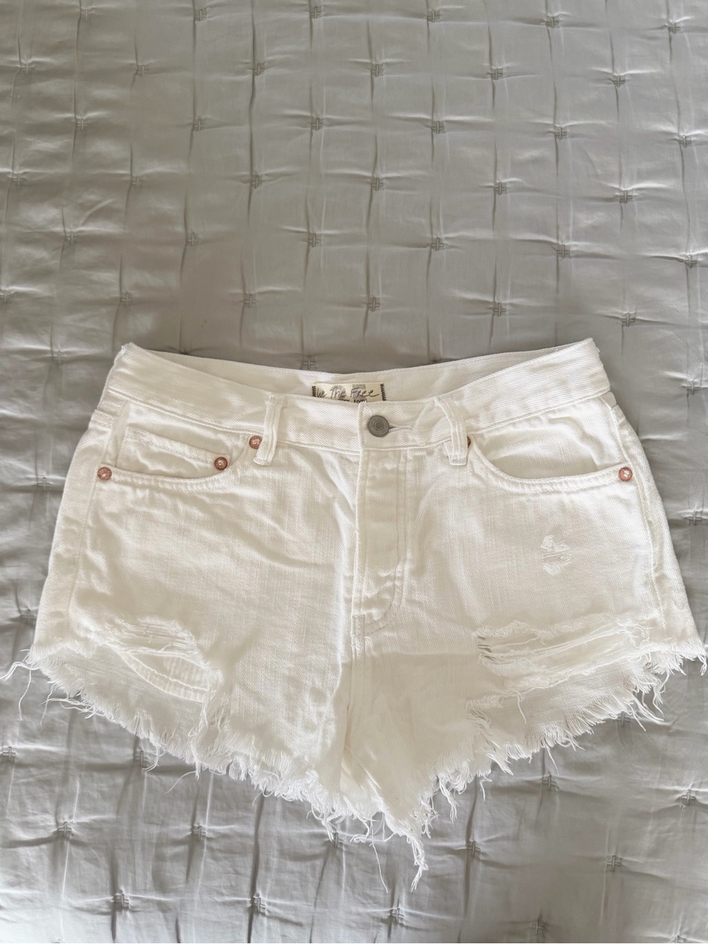 WE THE FREE, Lovin Good Vibrations ,white distressed denim shorts SIZE, 25